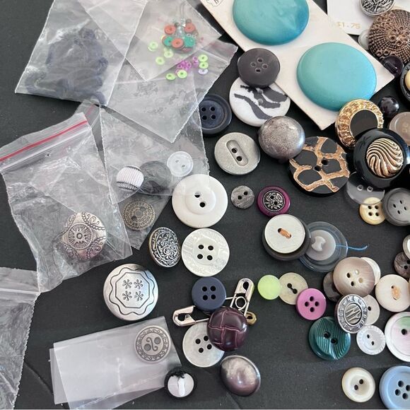Vintage Buttons Lot - Picture 3 of 7